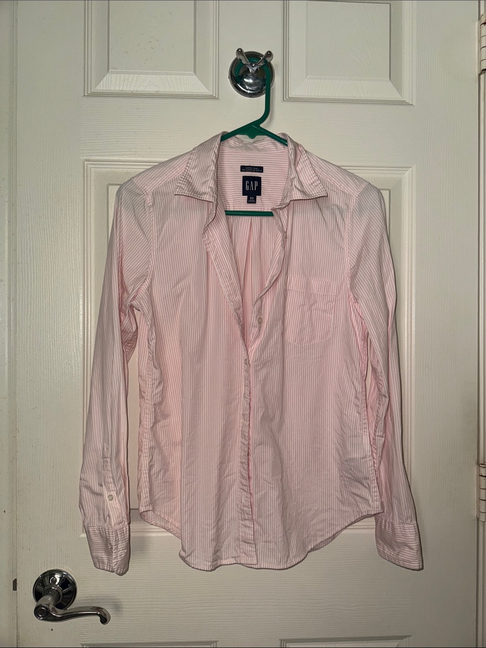 GAP women’s Light Pink Striped Dress Shirt